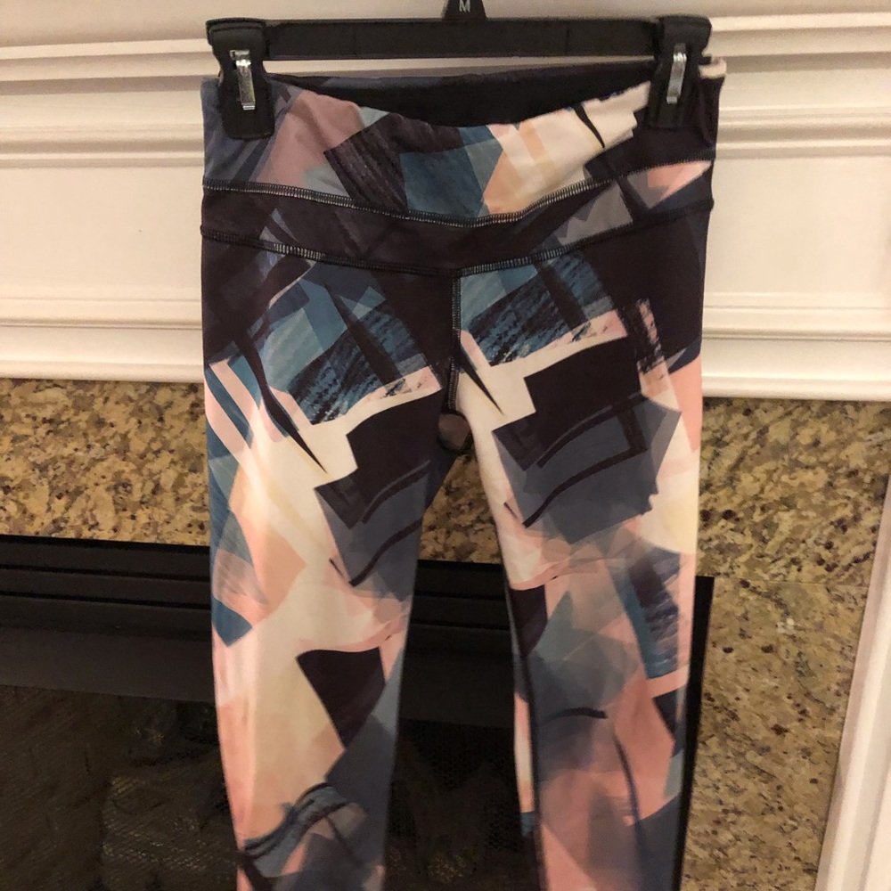 Lucy workout pants size small